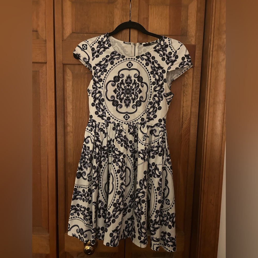 Lulu’s Women’s Sz S White, Purple, & Black Patterned Mini Dress W/ Cap Sleeves